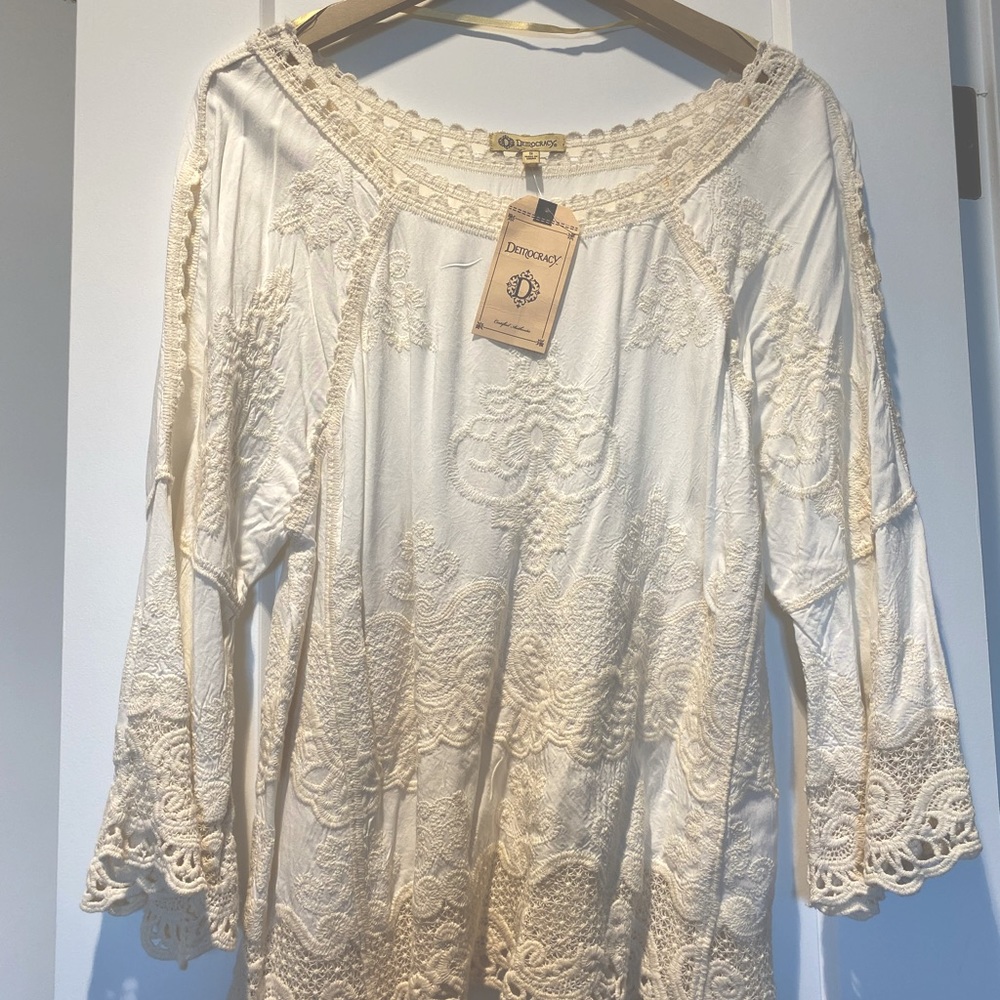 Brand: Democracy
Color: off white 
Size: small
Fit: oversized